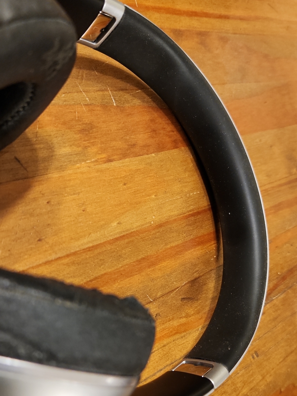 Beats by Dre Solo Wireless - Picture 8 of 9